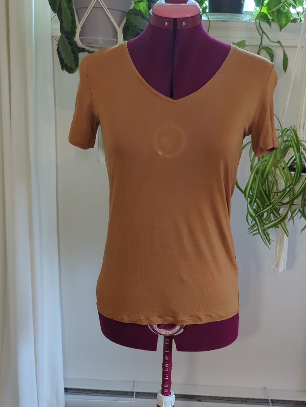 100% Lyocell Women's V-Neck Short Sleeve Tee in Camel / XS